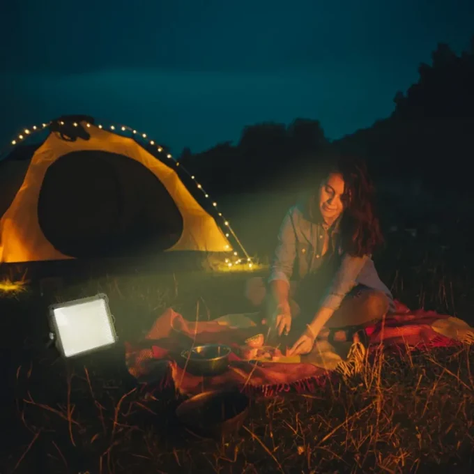 پروژکتور خورشیدی 7200 گرین لاین مدل Green lion Solar Camping Light 7200mAh